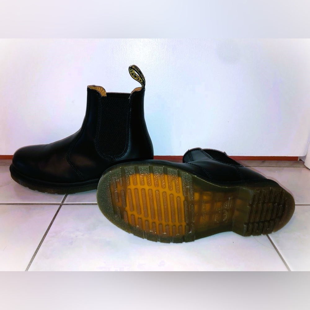 👢 Dr. Martens 2976 Smooth Leather Chelsea Boots - Size 5 US M